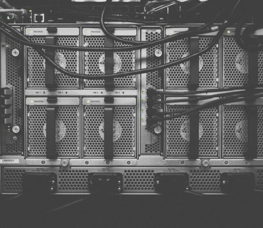 첨단산업 이끌 석·박사 인재 2000명 양성…올해 2468억 투입 photo of computer cables
