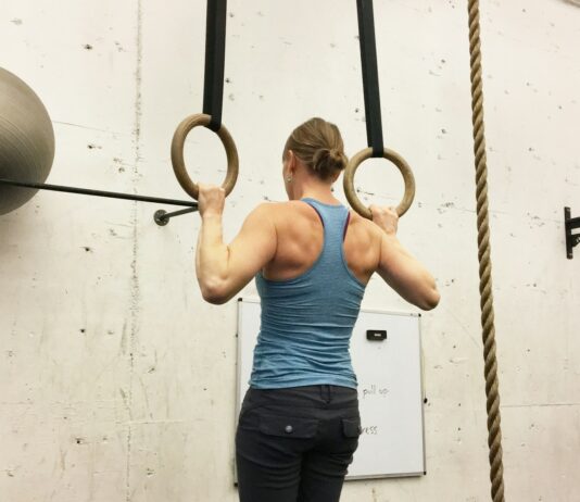 몸의 통증을 완화하는 최적의 운동법 woman on rope