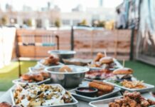 다이어트와 운동: 건강한 라이프스타일의 필수 구성 요소 selective focus photography of plates of food on table during daytime