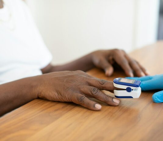 여성 갱년기 건강 관리 a person's hands on a table with a game controller