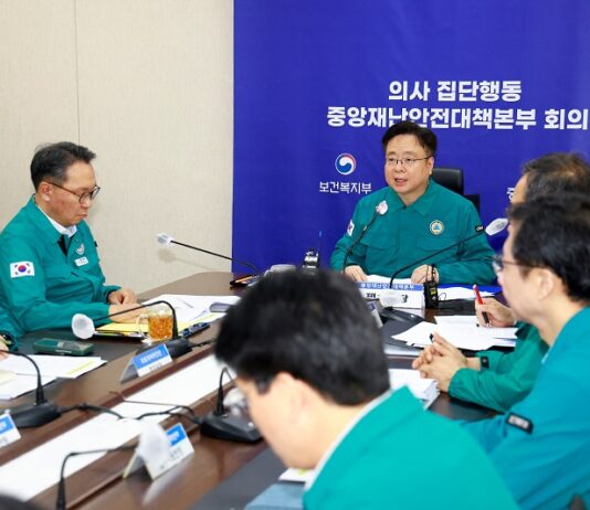 복지부 장관 “집단 진료 거부, 국민·환자 위협…절대 용납 안돼”