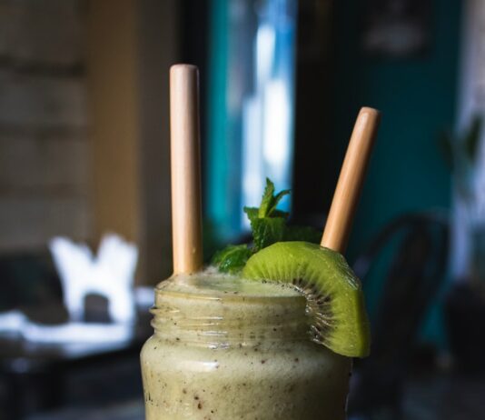 천연 재료로 만드는 홈메이드 주스 Kiwi fruit shake