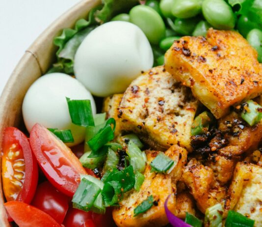 여름철 운동 후 소화에 좋은 음식 추천 two boiled eggs