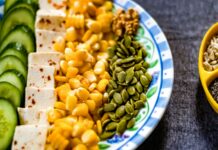 운동과 식사: 체력 향상을 위한 균형 잡힌 접근법 yellow corn on white and blue ceramic plate