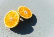 면역력 강화하는 비타민과 미네랄이 풍부한 식단 two oranges cut in half sitting on a table