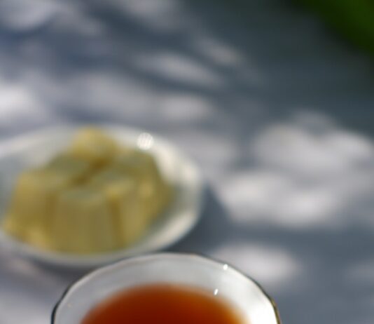 “정신건강 챙기기, 이젠 일상 속 작은 루틴부터 시작합니다” a cup of tea