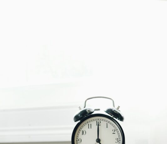 일상이 지치는 당신, 만성피로 벗어나는 생활 속 작은 변화들 white ceramic mug beside white and black analog alarm clock
