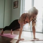 “바쁜 일상 속 슬기로운 체력 관리, 맨몸 운동으로 건강 지키기!” woman in black tank top and black leggings doing yoga